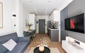 Central Modern Apartment 4
